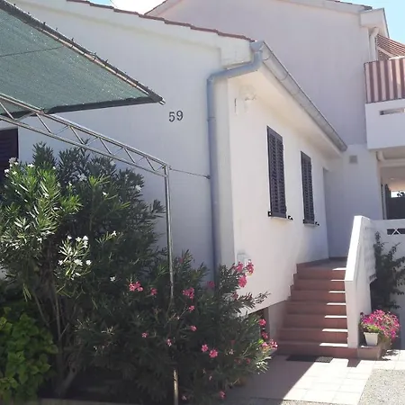 Nikolina Apartment *